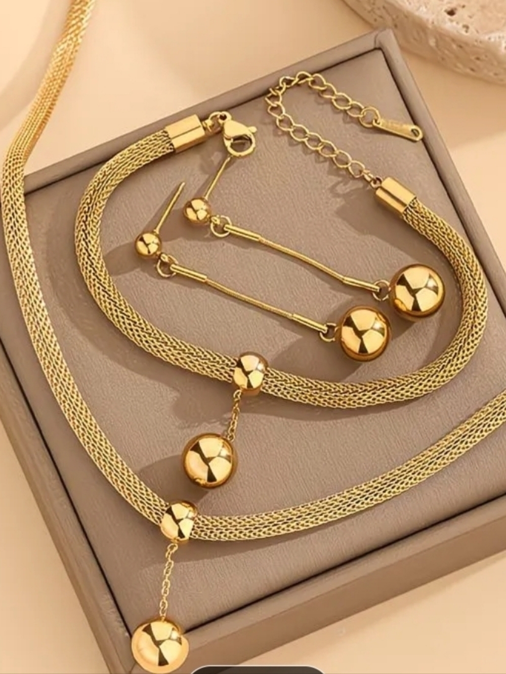 Elegant Gold Jewelry Set Necklace set